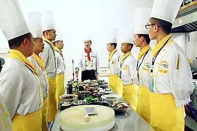 以廚政管理為本，以菜品研發為心——現代國際餐飲管理的核心驅動